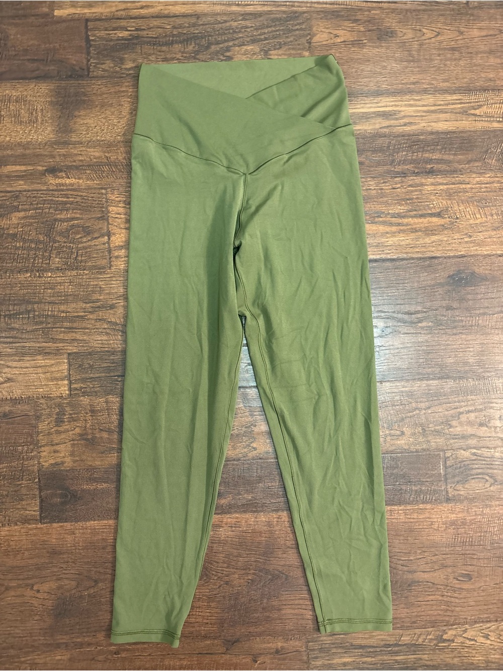 OFFLINE By Aerie Real Me High Waisted Crossover Legging in an olive green Large